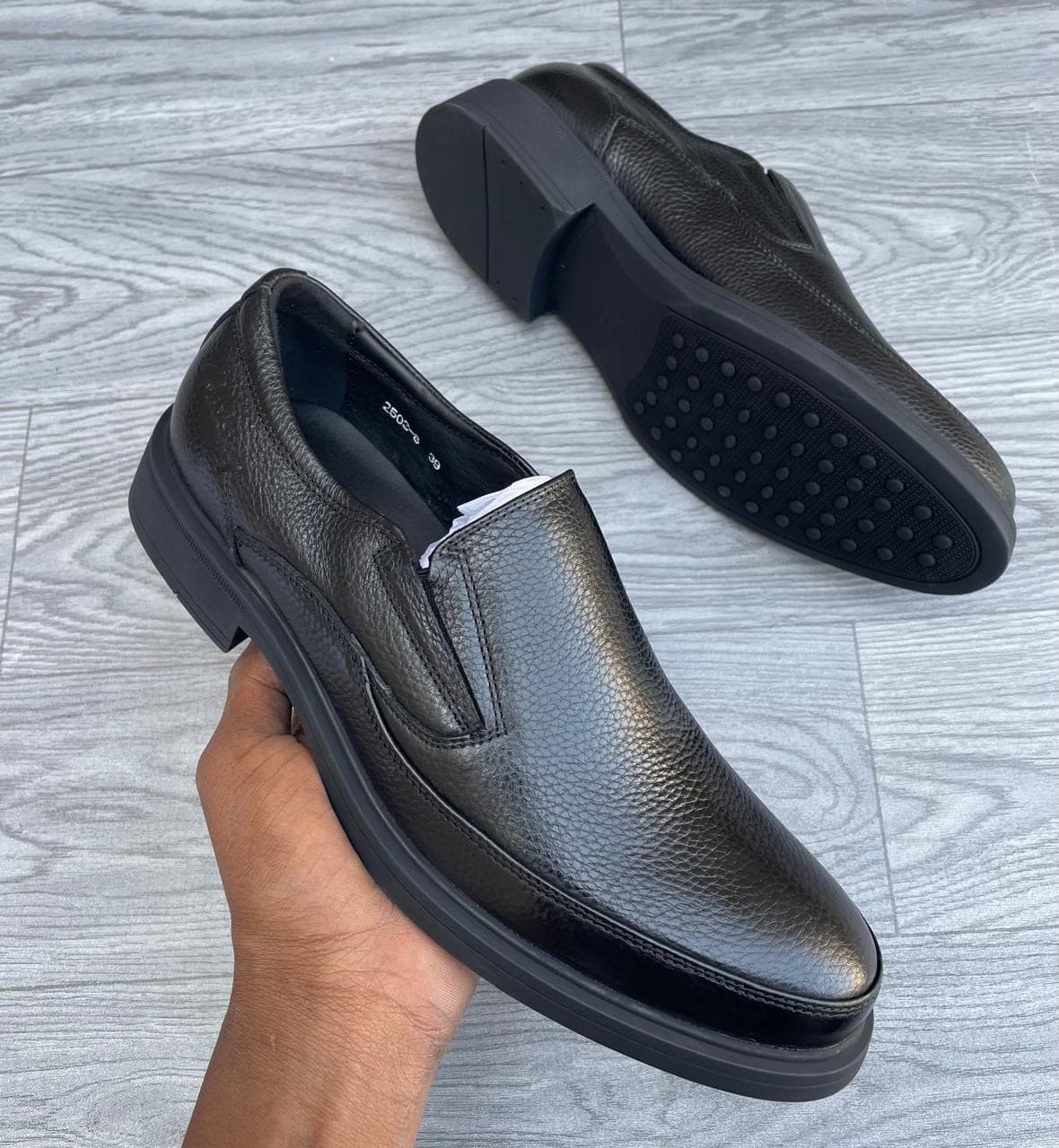 Clarks Premium Penny Loafers – Black